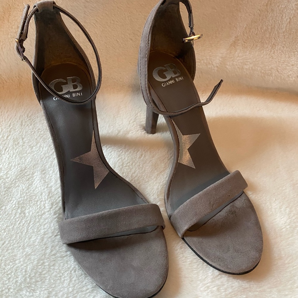 Gray heels